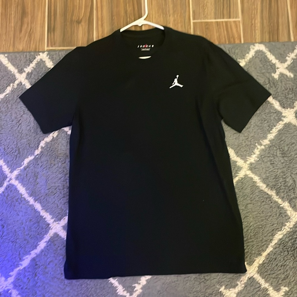 Jordan plain black Tshirt